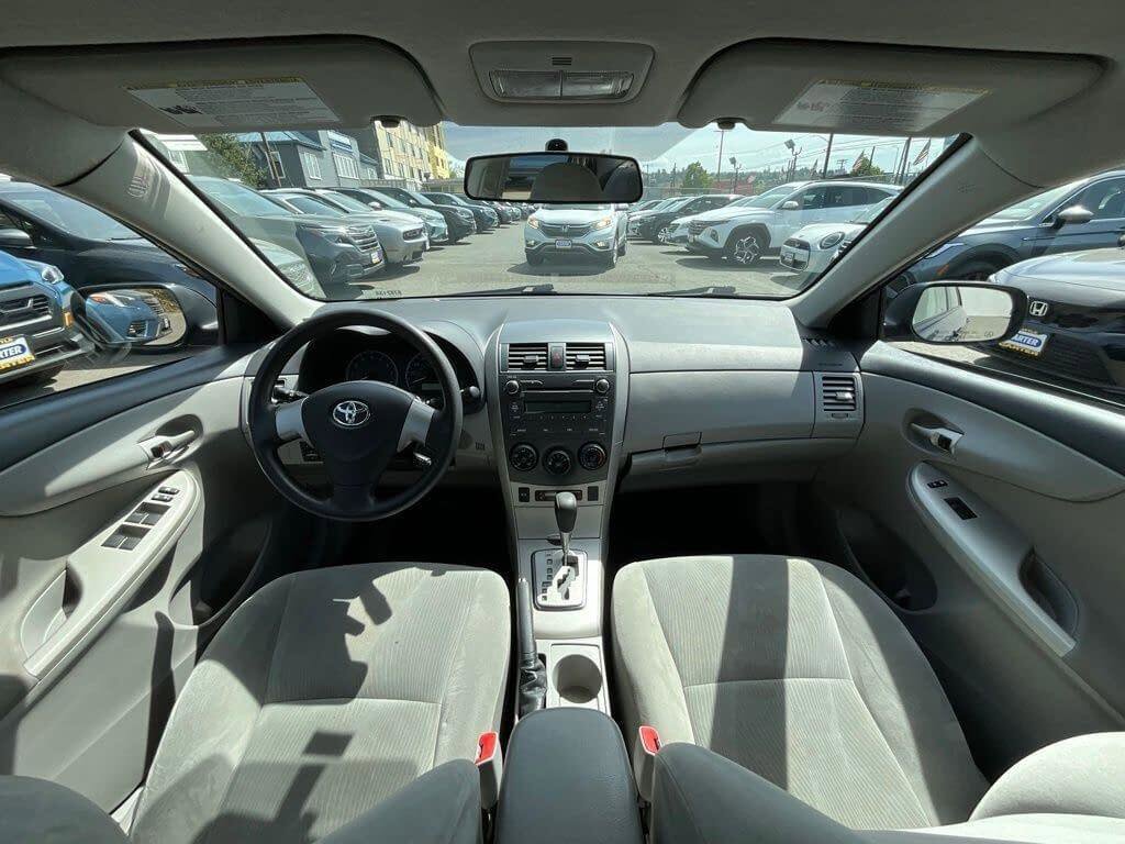Used 2011 Toyota Corolla LE FWD image 13