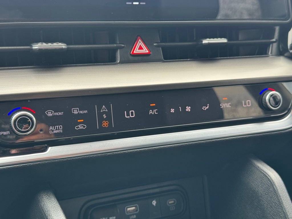 Certified 2025 Kia Sportage EX image 25
