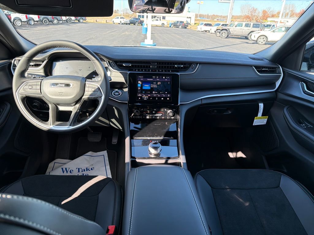 New 2025 Jeep Grand Cherokee L Altitude image 12