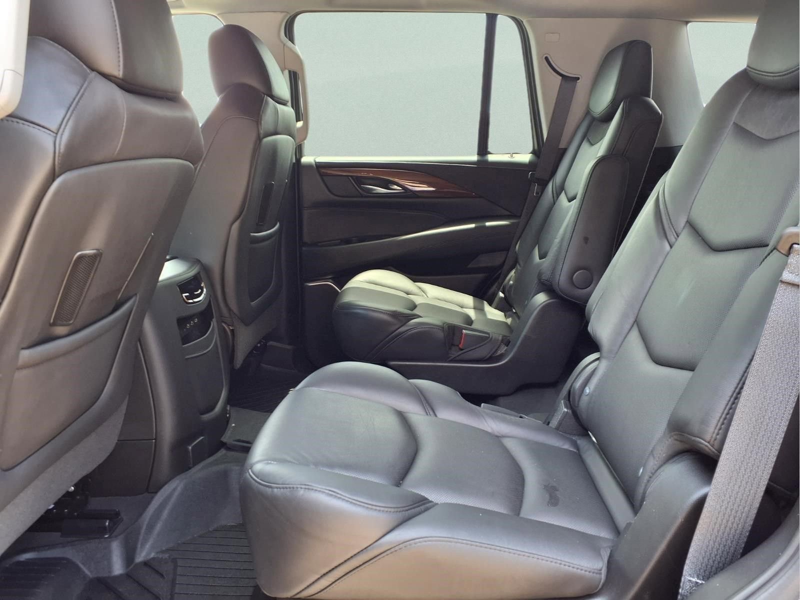 Used 2020 Cadillac Escalade Premium Luxury w/ Escalade Sport Edition AWD/4WD image 11