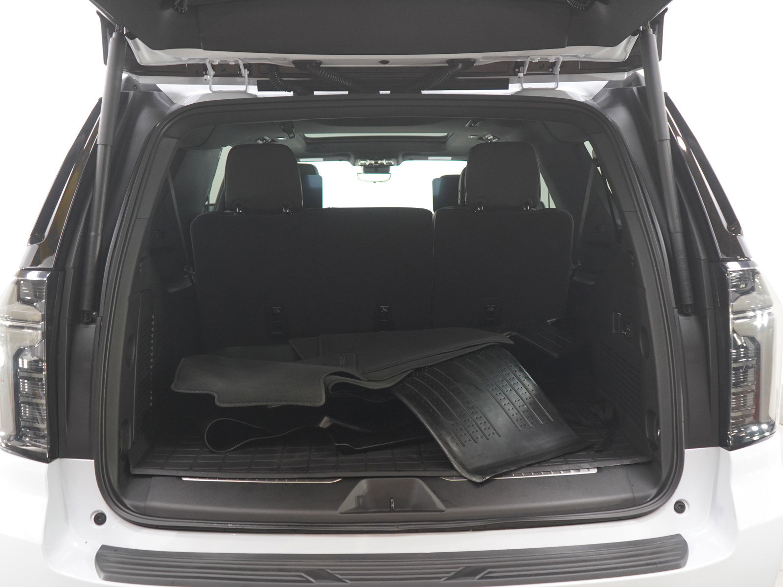 Used 2026 Chevrolet Suburban High Country AWD/4WD image 19