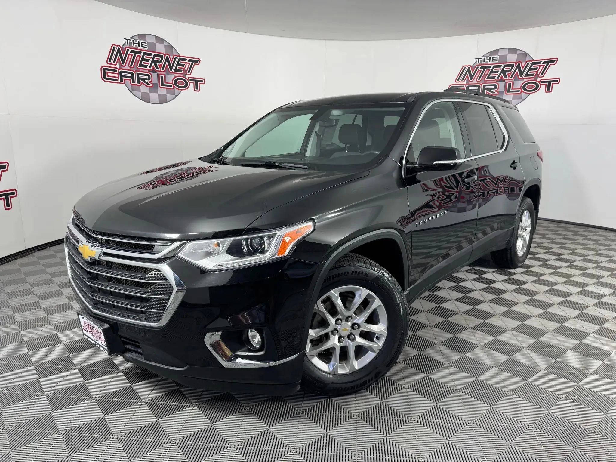 Used 2020 Chevrolet Traverse LT w/ LPO, Floor Liner Package image 1