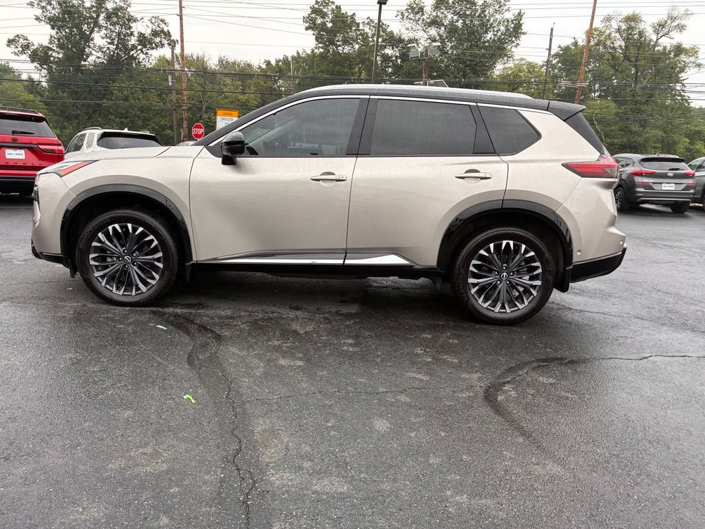 Used 2024 Nissan Rogue Platinum FWD image 4