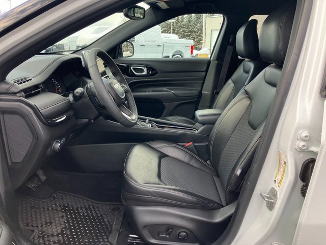 Used 2023 Jeep Compass Altitude w/ Convenience Group image 13