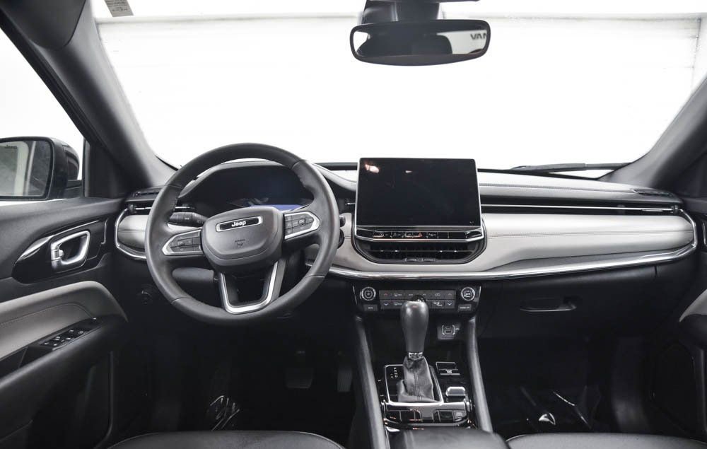 Used 2024 Jeep Compass Limited image 24