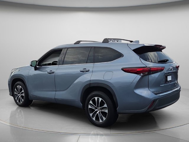 Used 2022 Toyota Highlander XLE FWD image 6