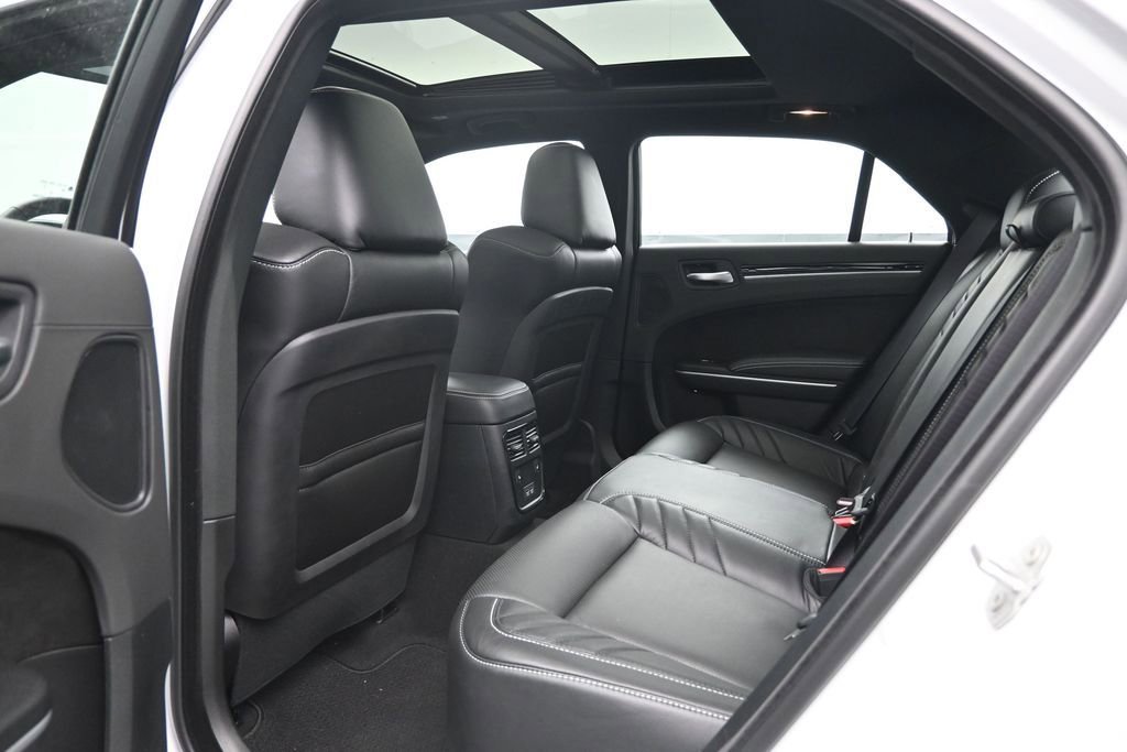 Used 2023 Chrysler 300 C RWD image 28