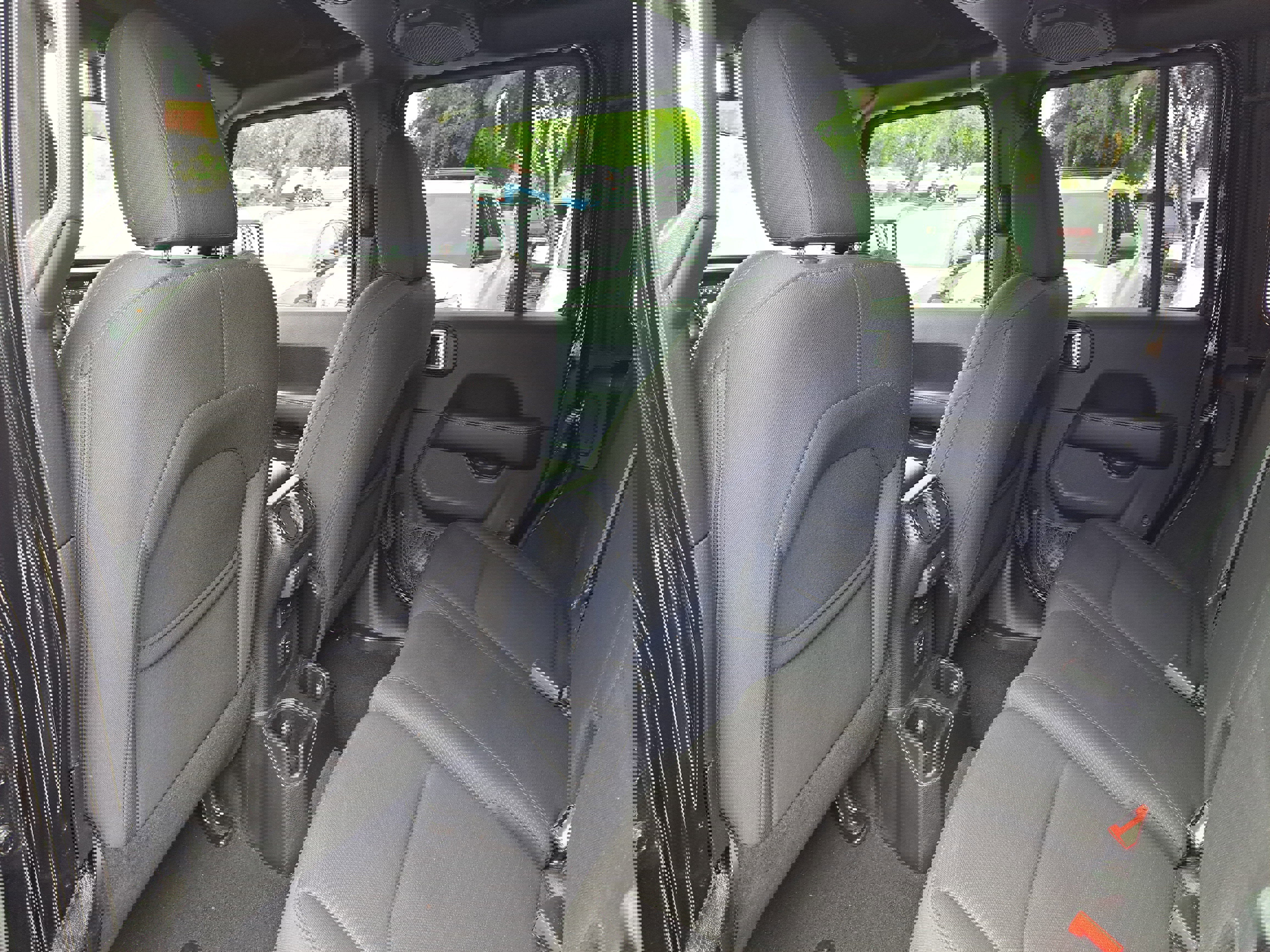 Used 2018 Jeep Wrangler Unlimited Sahara image 5