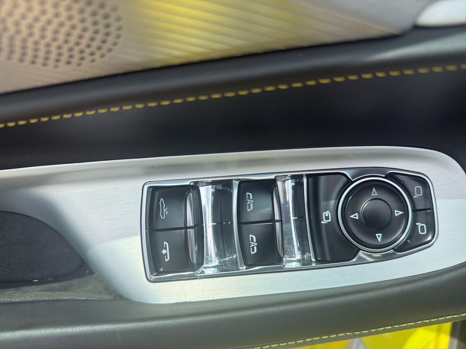 Used 2022 Chevrolet Corvette Stingray Premium Conv w/ Z51 Performance Package RWD image 16