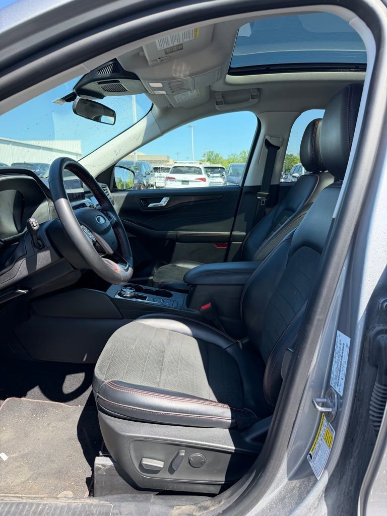 Used 2022 Ford Escape SEL w/ SEL Stealth AWD Package image 12
