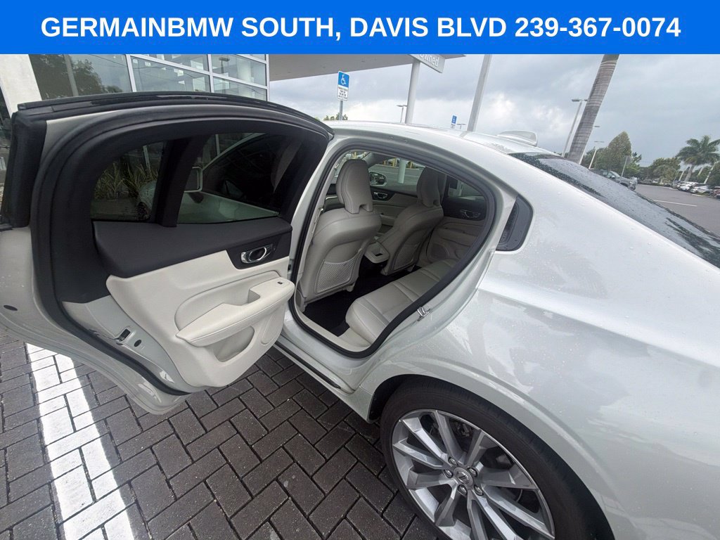 Used 2020 Volvo S60 T5 Momentum FWD image 11