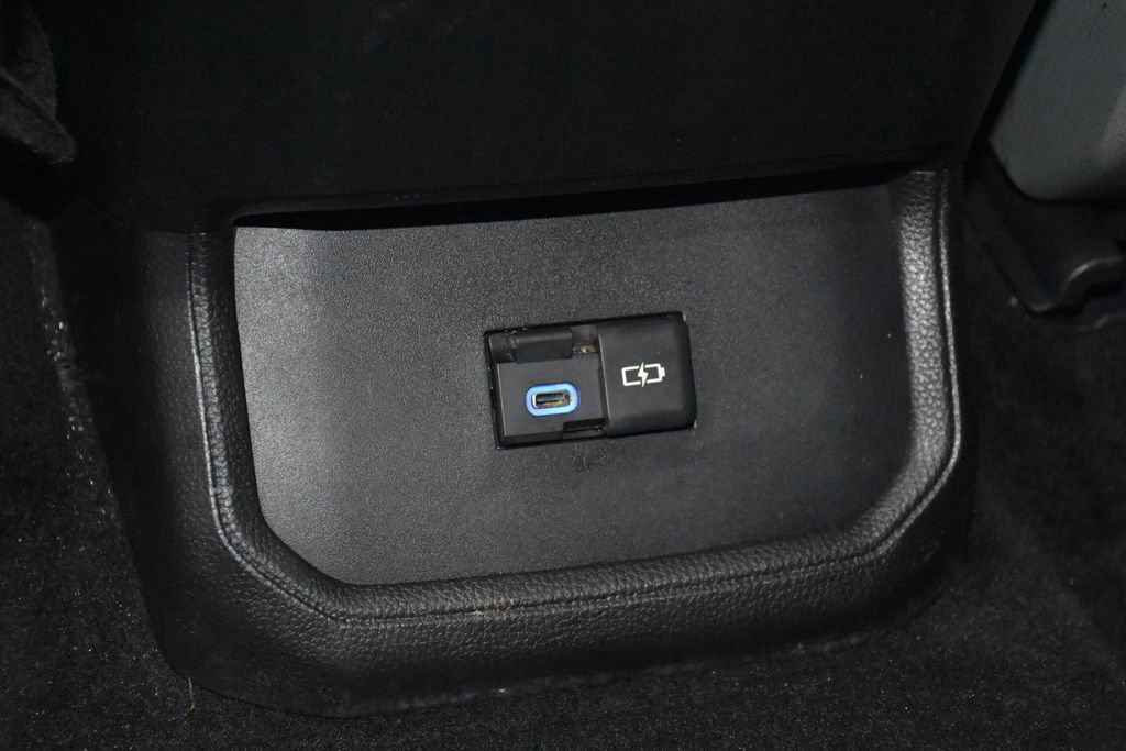 Used 2022 Toyota Highlander LE image 25