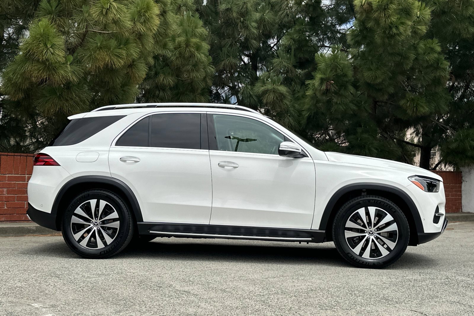 Certified 2024 Mercedes-Benz GLE 350 4MATIC image 4
