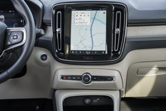 Used 2023 Volvo XC40 B5 Plus w/ Climate Package image 21