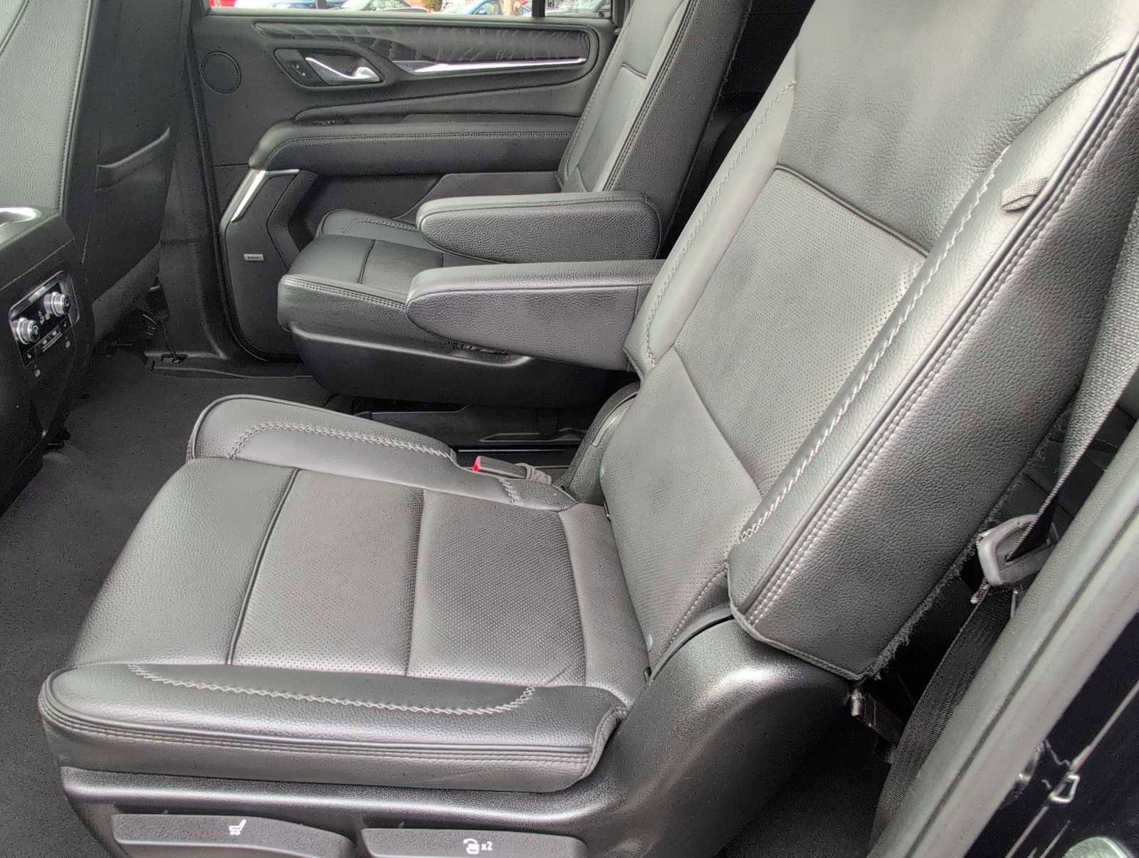 Used 2024 GMC Yukon XL Denali image 21