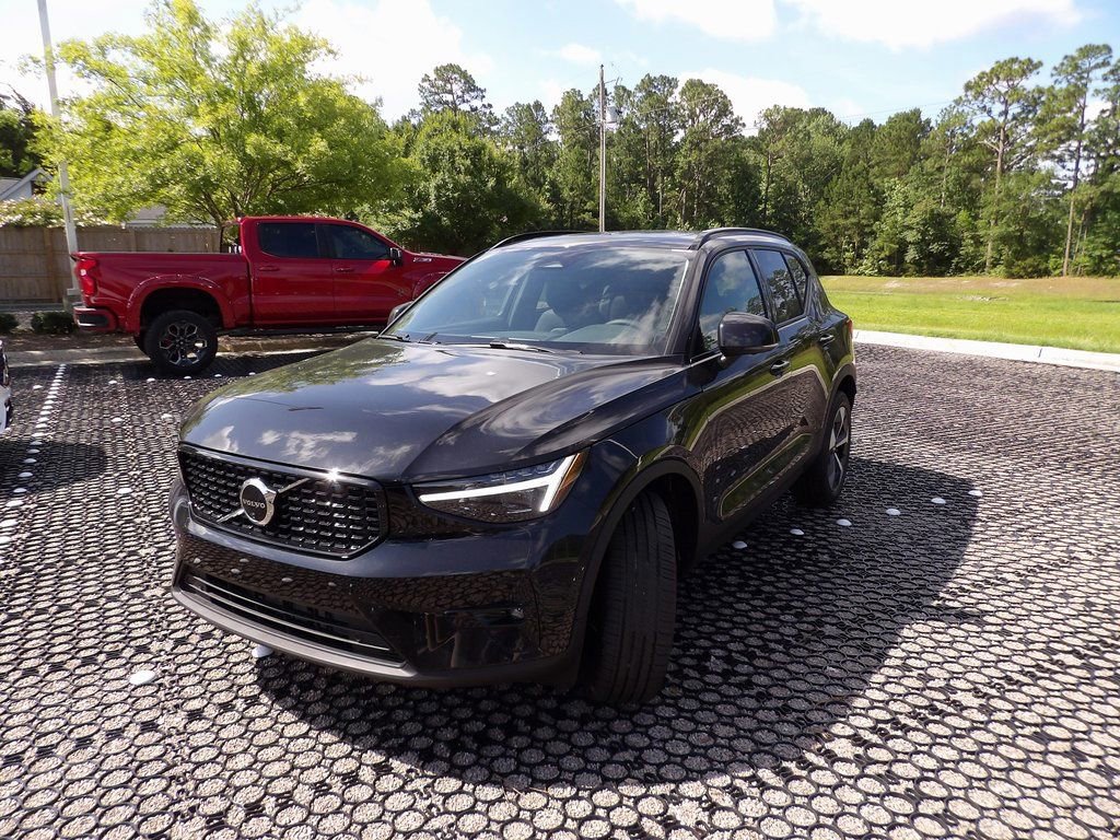 New 2026 Volvo XC40 B5 Plus w/ Protection Package Premier AWD/4WD image 3