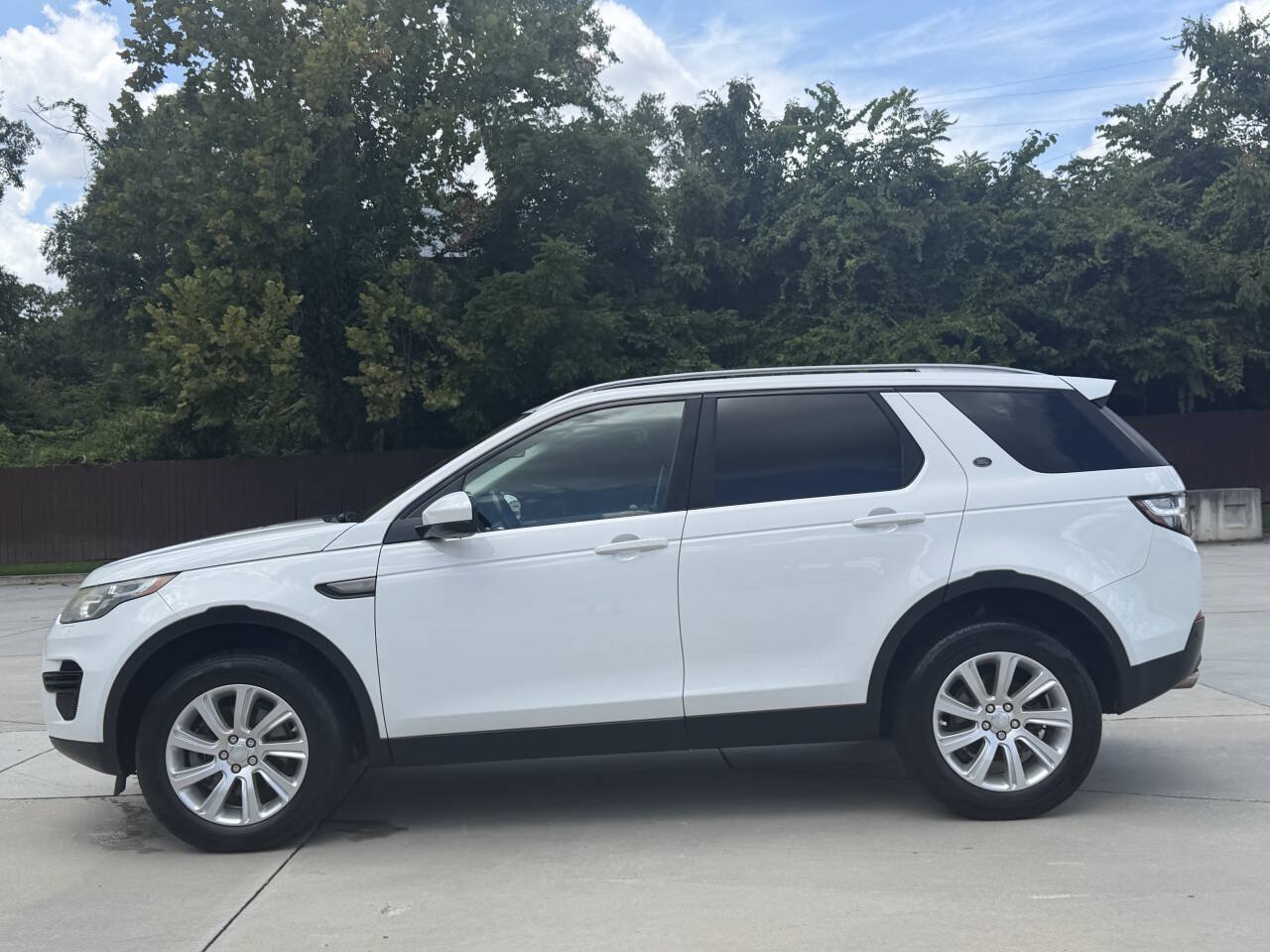 Used 2017 Land Rover Discovery Sport SE AWD/4WD image 24