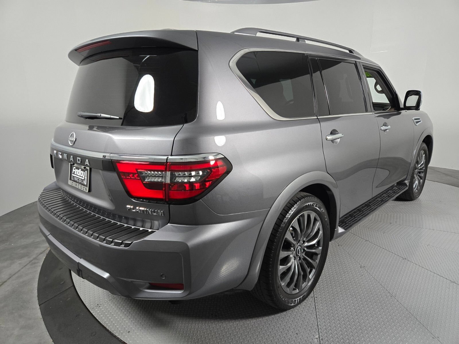 Used 2023 Nissan Armada Platinum w/ Captain's Chairs Package AWD/4WD image 4