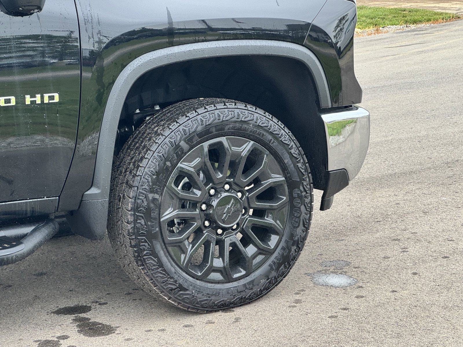 New 2025 Chevrolet Silverado 2500 LTZ w/ LTZ Premium Package AWD/4WD image 4