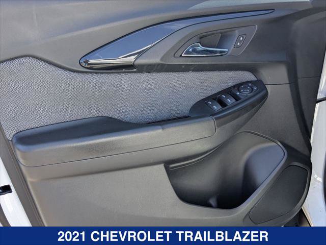 Used 2021 Chevrolet TrailBlazer LT FWD image 10