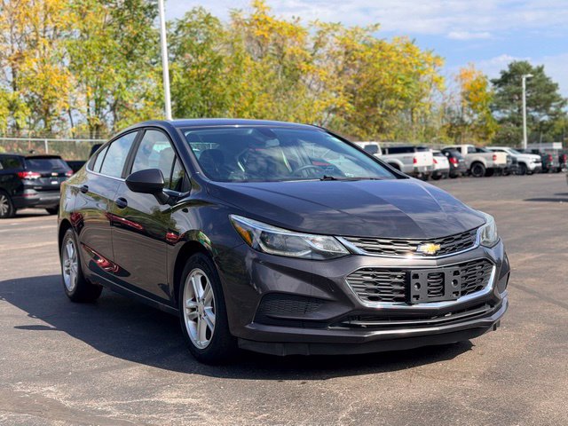 Used 2017 Chevrolet Cruze LT w/ LT Convenience Package FWD image 3