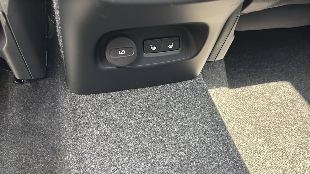 New 2026 Volvo XC40 B5 Plus w/ Climate Package AWD/4WD image 9