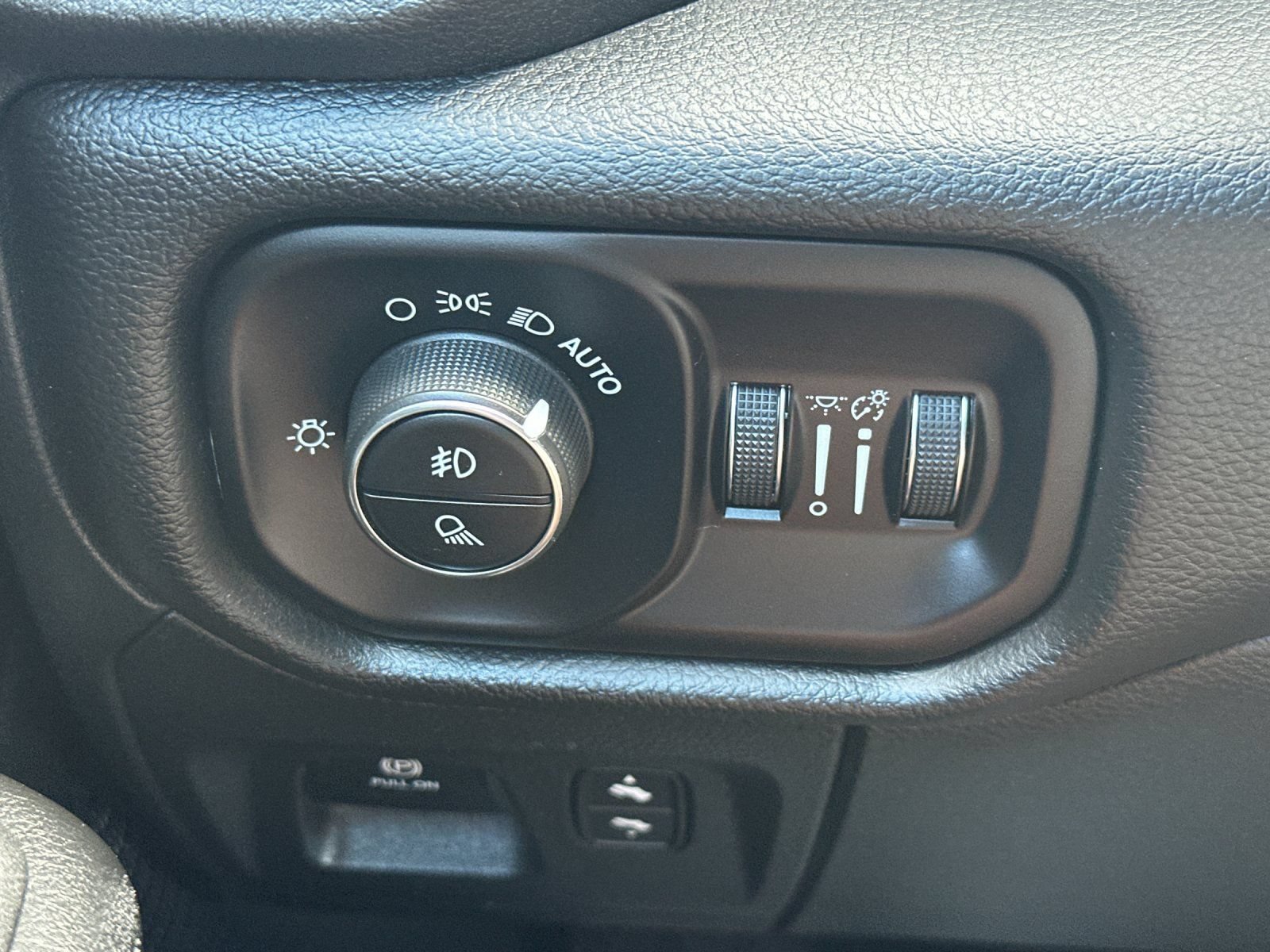 Used 2025 RAM 1500 Big Horn RWD image 36