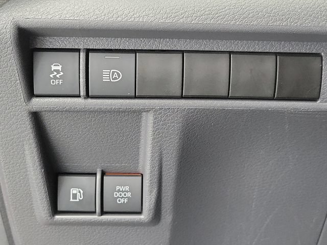 Used 2024 Toyota Sienna XLE FWD image 32