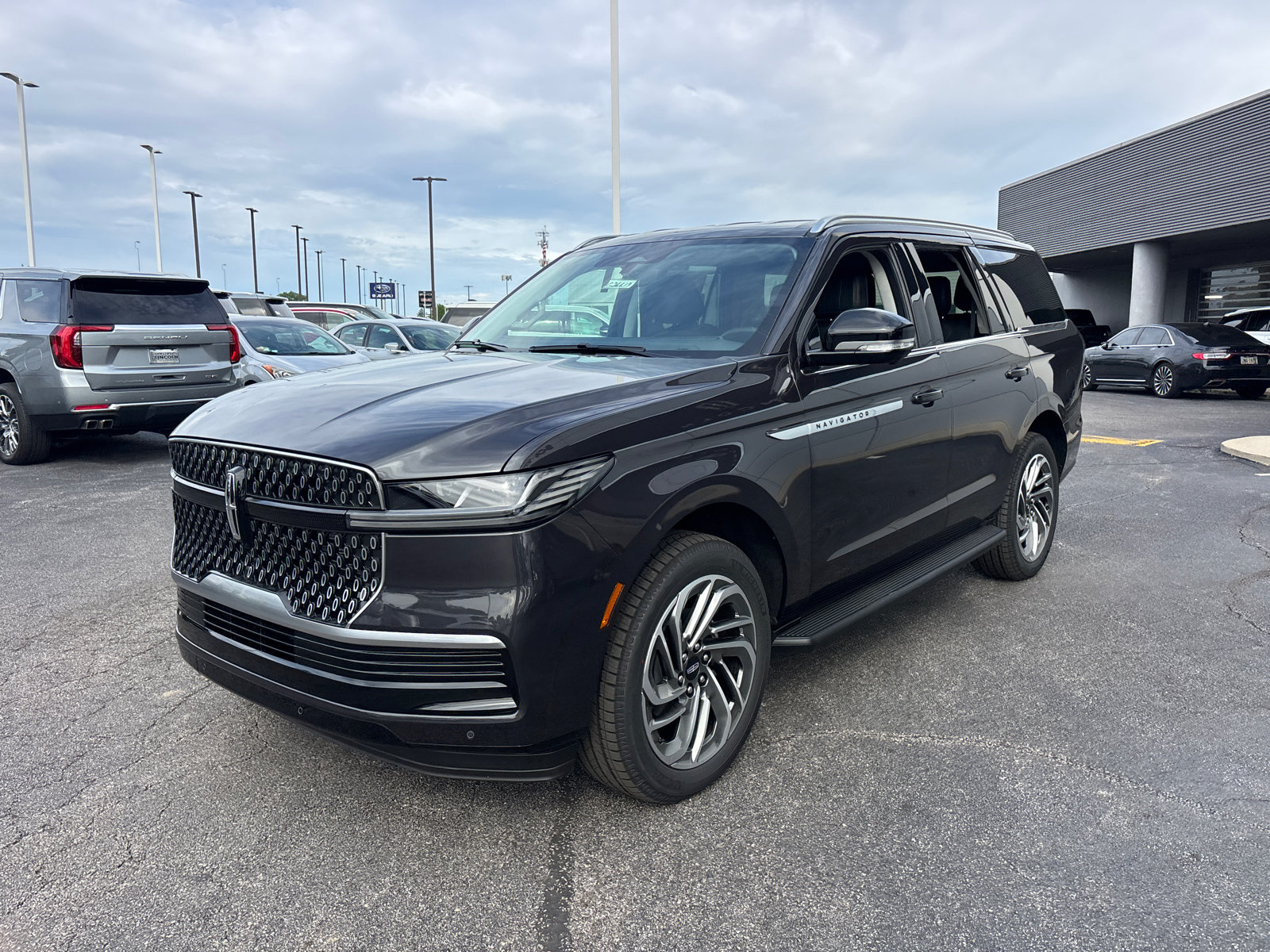 New 2026 Lincoln Navigator Premiere AWD/4WD image 3