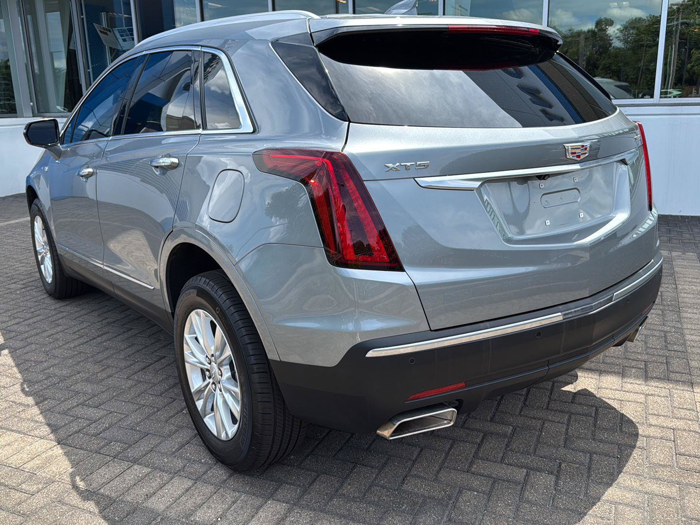 Used 2024 Cadillac XT5 Luxury FWD image 3