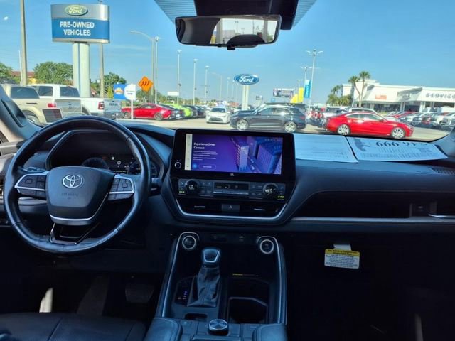 Used 2024 Toyota Grand Highlander Platinum image 16