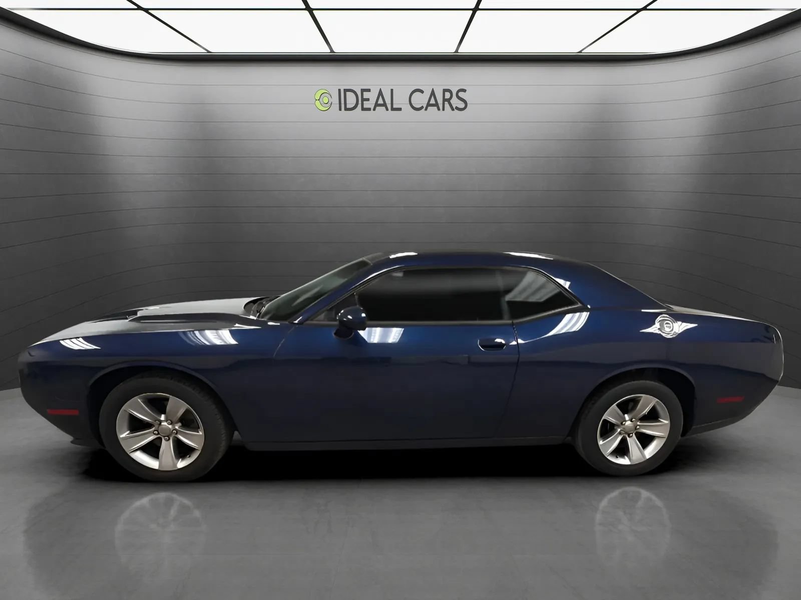 Used 2015 Dodge Challenger SXT RWD image 8