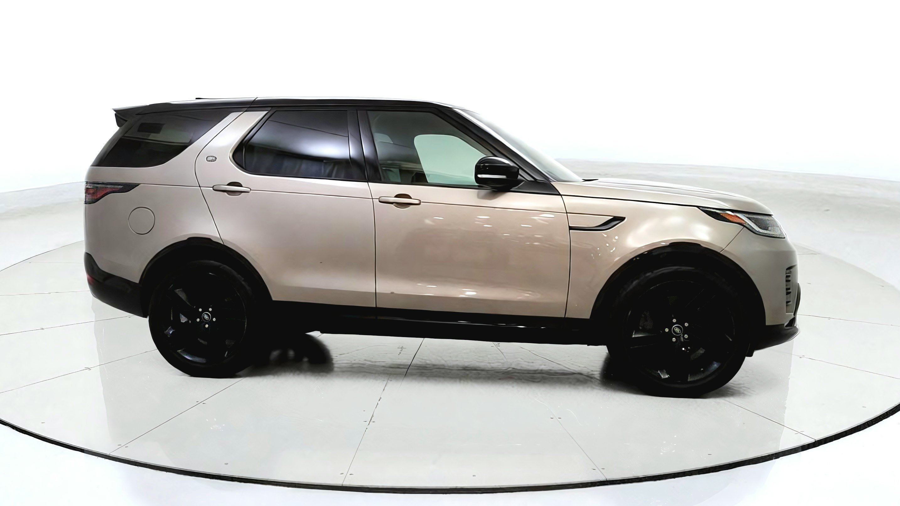 Used 2021 Land Rover Discovery HSE R-Dynamic AWD/4WD image 8