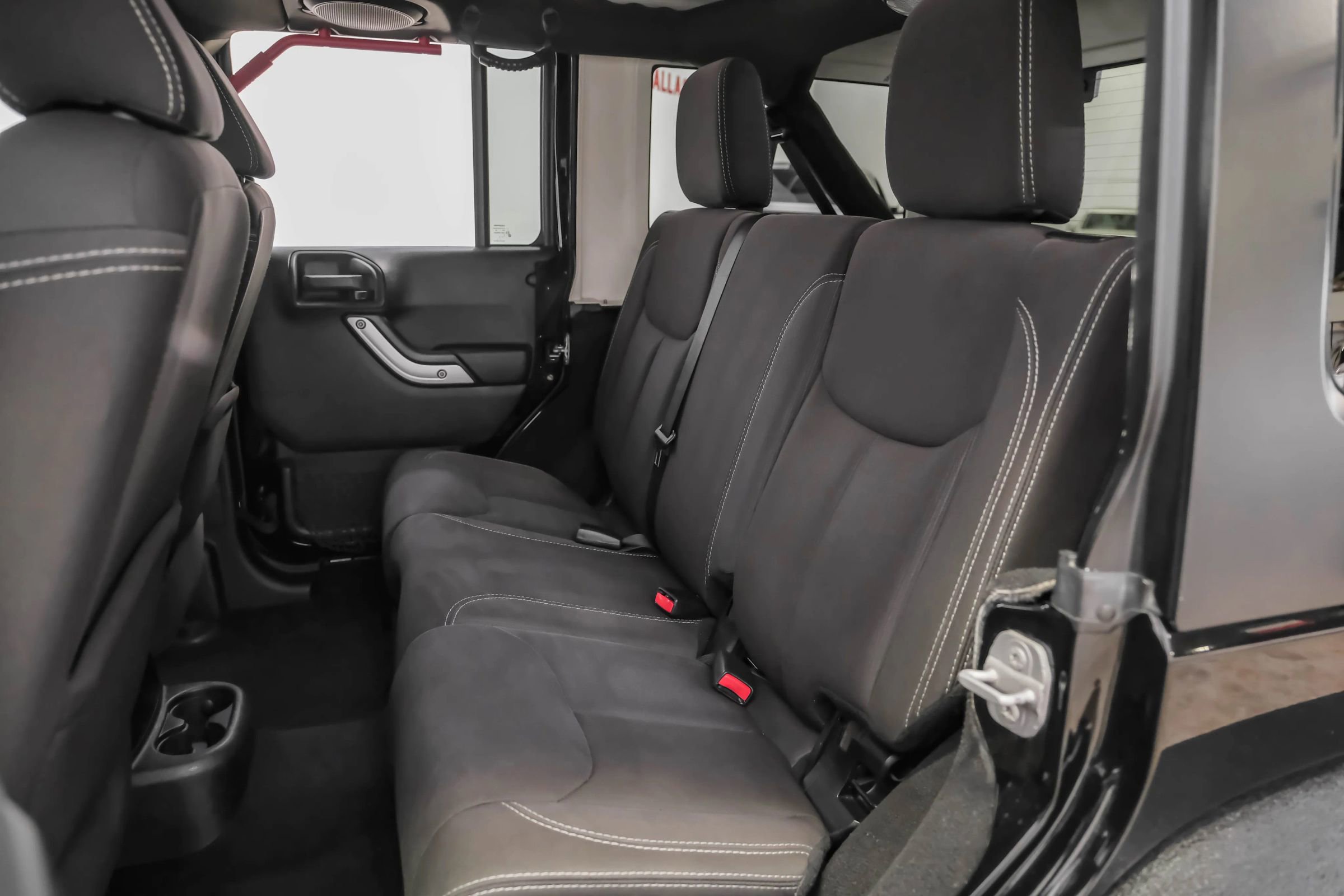 Used 2014 Jeep Wrangler Unlimited Sahara image 30