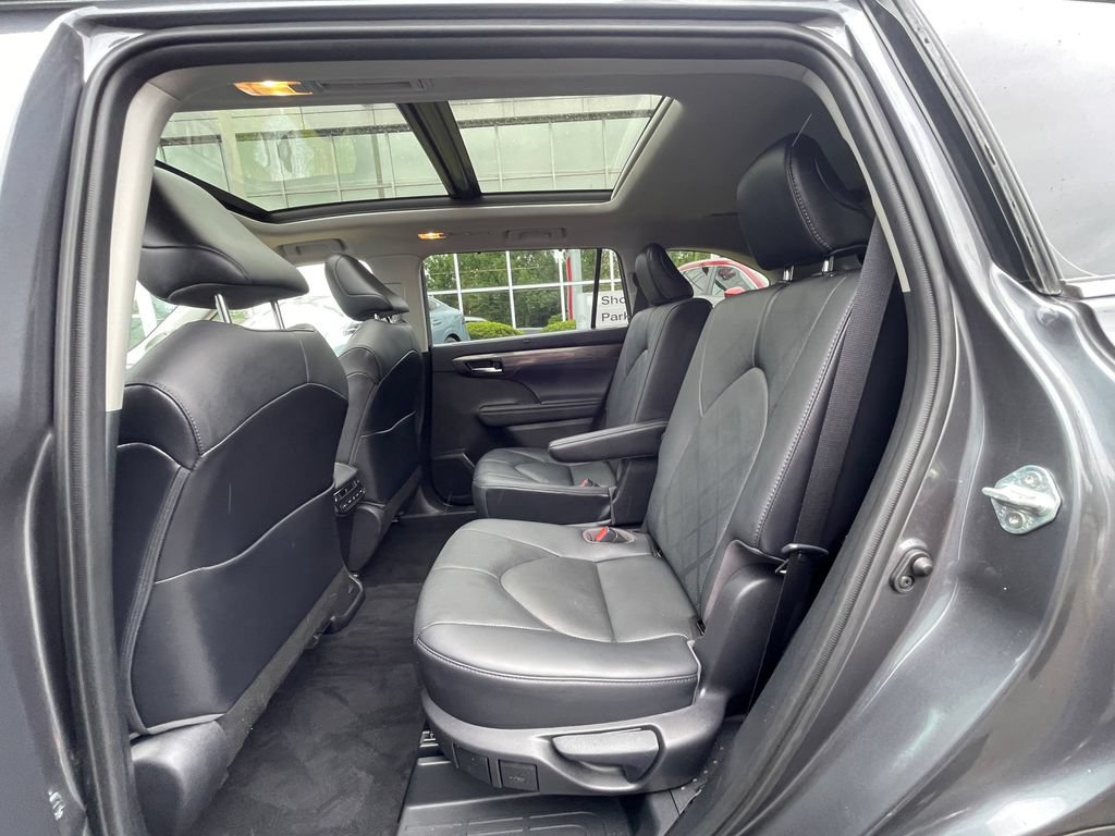 Used 2021 Toyota Highlander Platinum AWD/4WD image 18