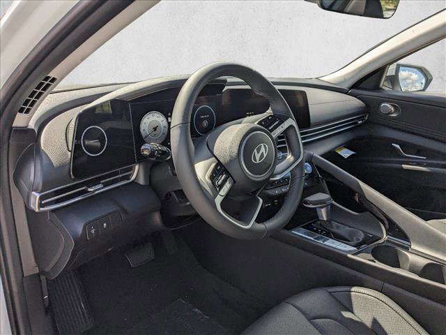 Used 2024 Hyundai Elantra Limited image 3