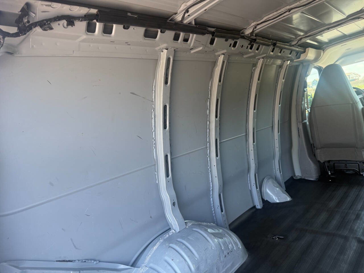 Used 2017 Chevrolet Express 2500 RWD image 9