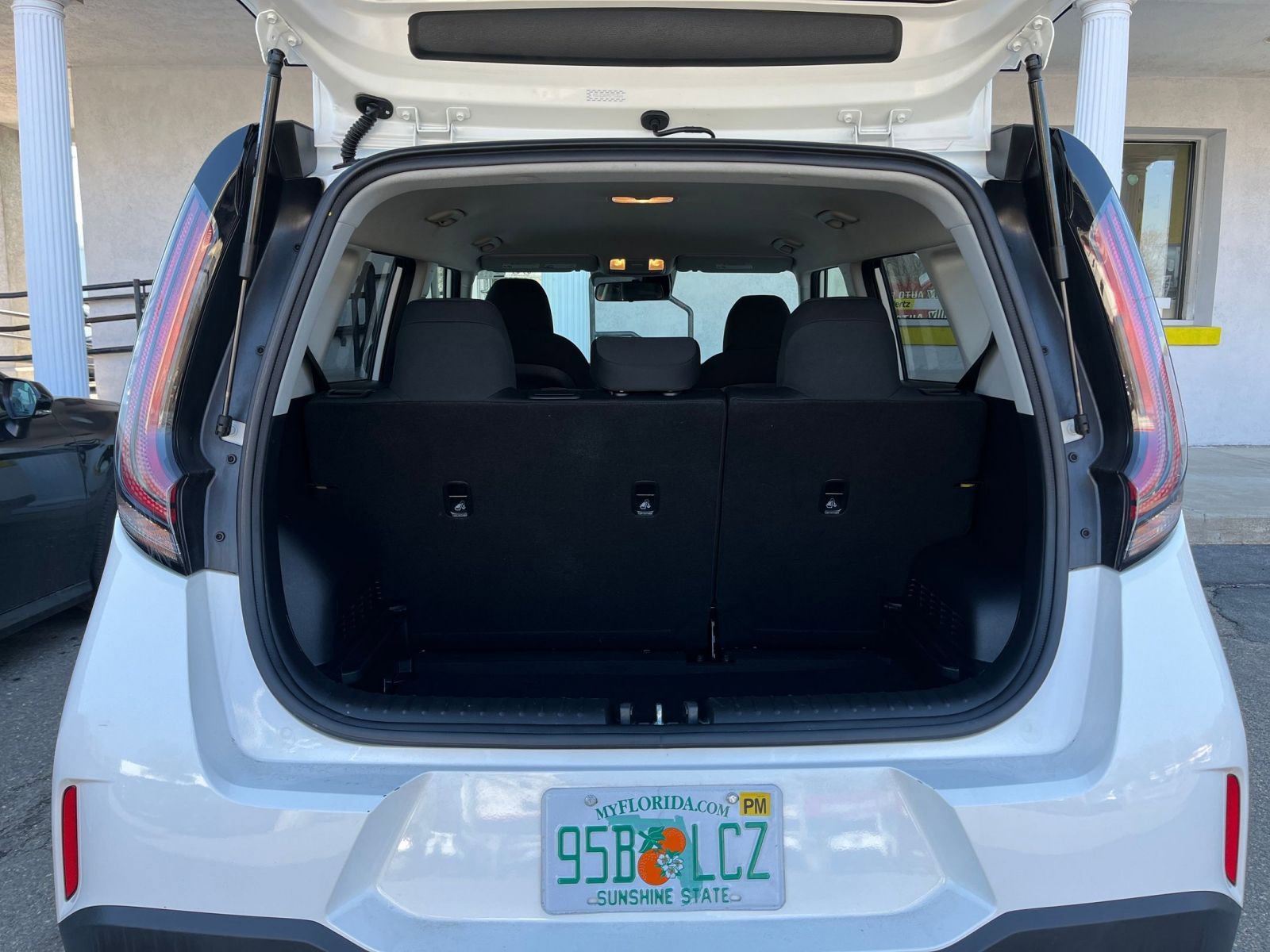 Used 2025 Kia Soul LX w/ LX Technology Package FWD image 28