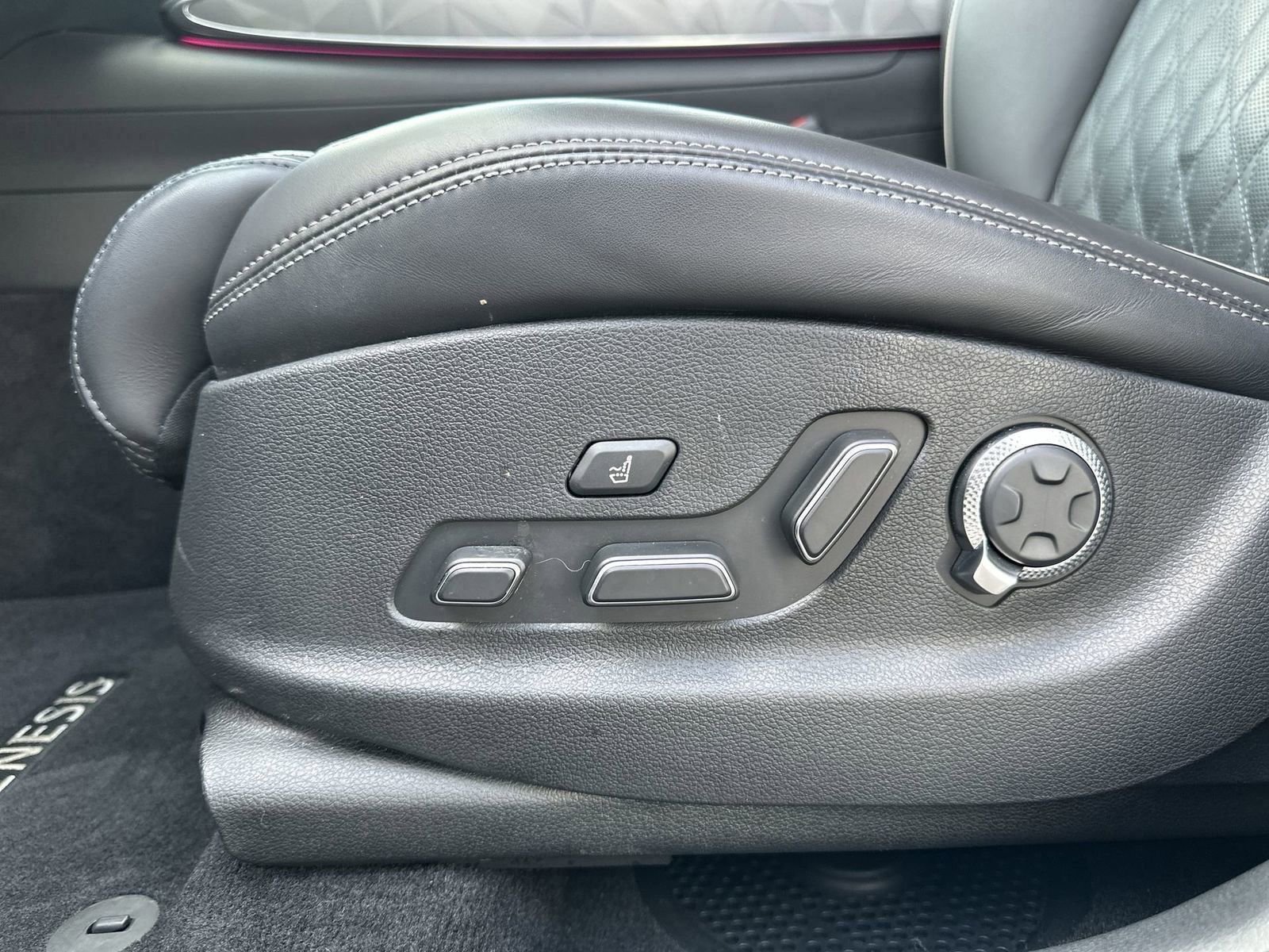 Used 2024 Genesis GV70 3.5T Sport w/ Sport Advanced Package image 18