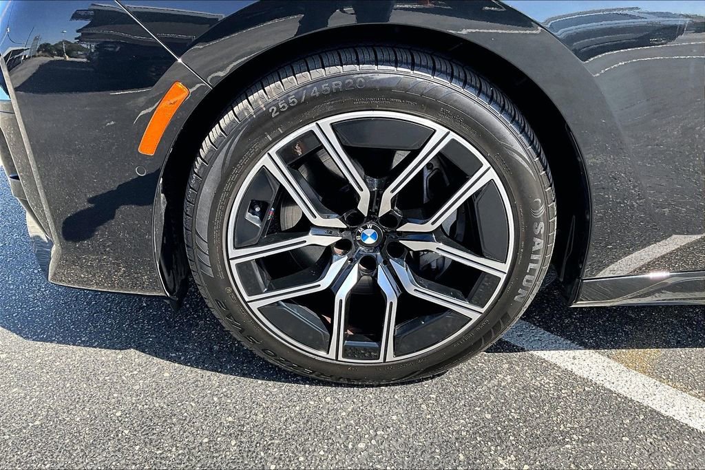 Used 2024 BMW 740i RWD image 11