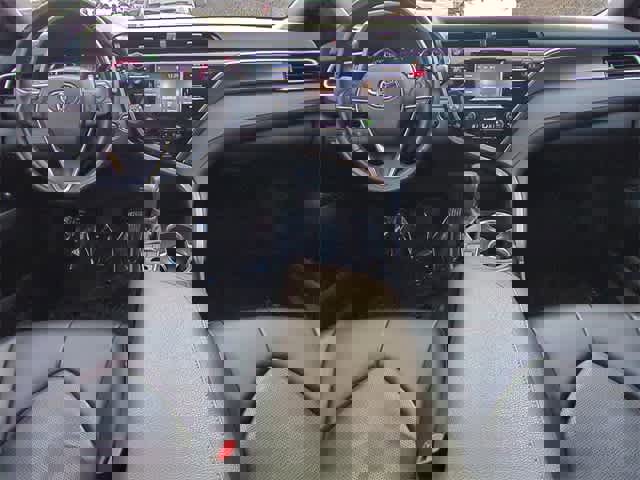 Used 2018 Toyota Camry XSE image 16