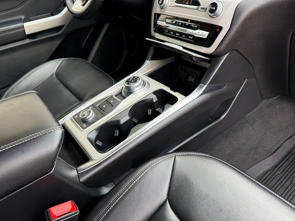 Used 2024 Ford Explorer XLT w/ Equipment Group 202A AWD/4WD image 49