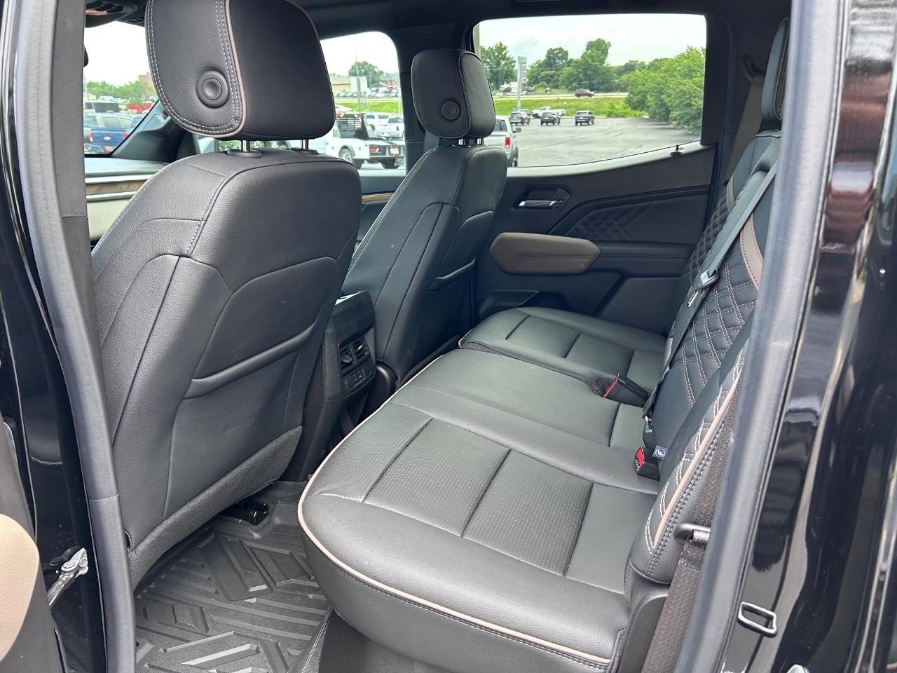 Used 2024 GMC Canyon Denali w/ LPO, Denali Black Edition image 7