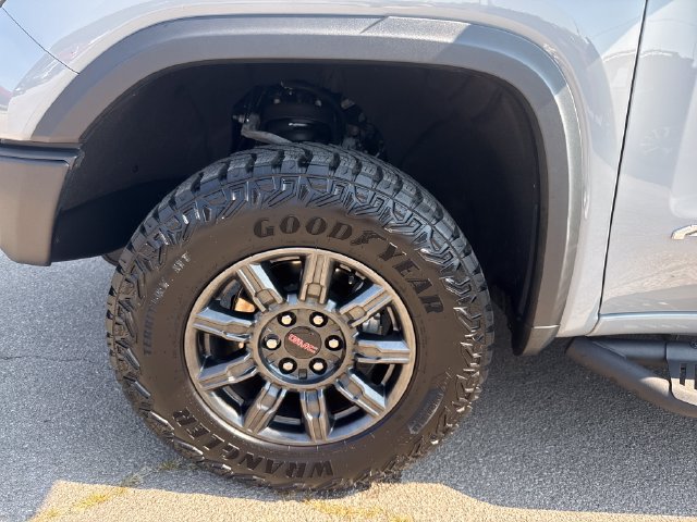Used 2025 GMC Sierra 1500 AT4X AWD/4WD image 10