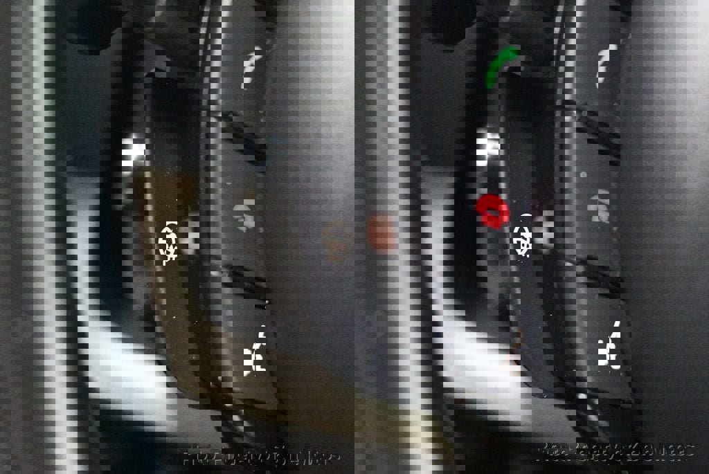 Used 2015 Jaguar XJ image 36