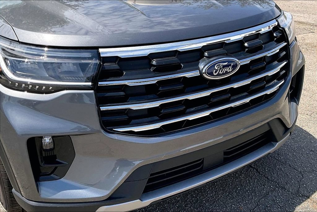 Used 2025 Ford Explorer Active w/ Active Comfort Package RWD image 28