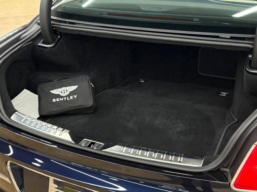 Used 2022 Bentley Flying Spur Plug-In Hybrid image 42