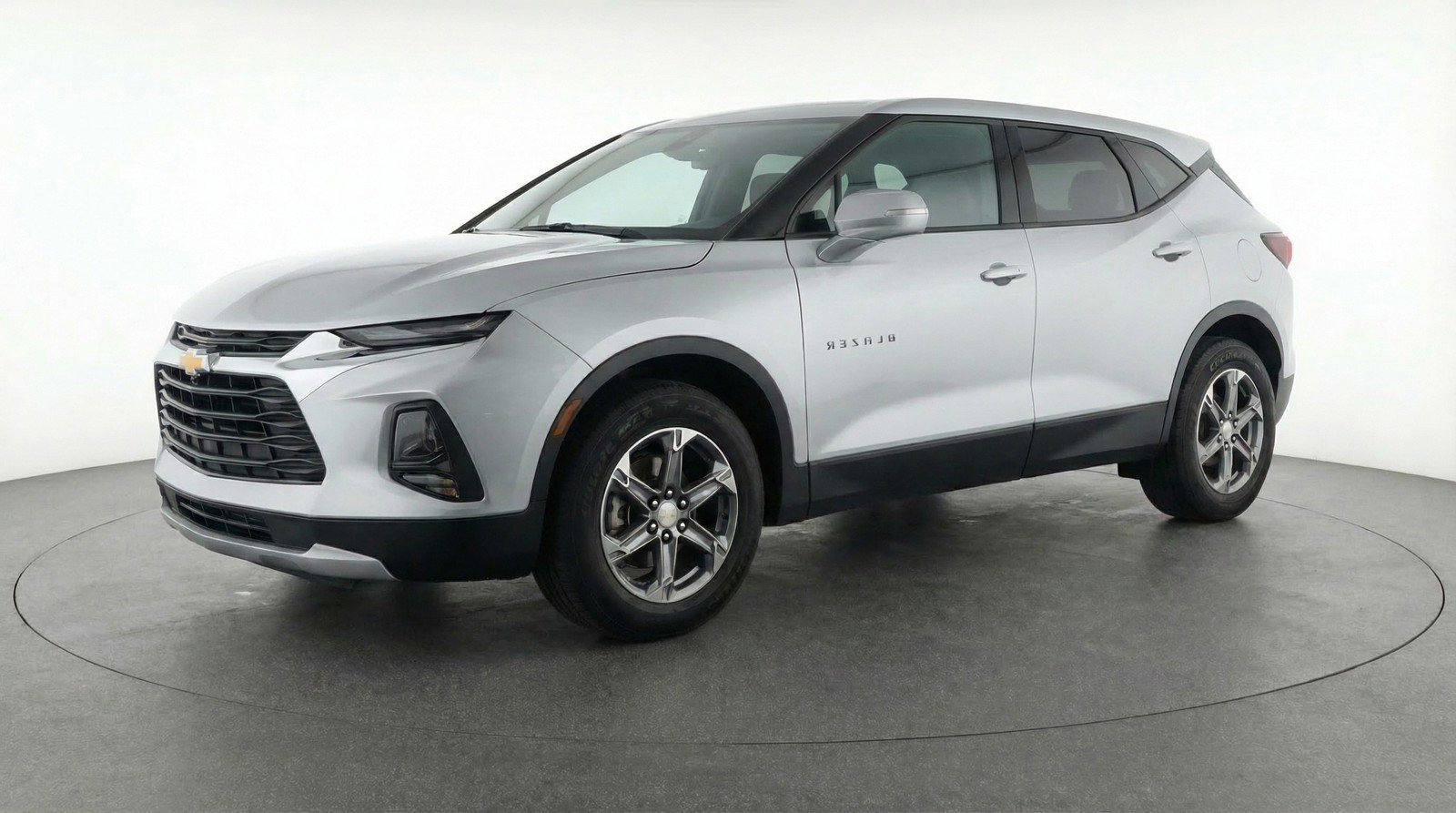 Used 2025 Chevrolet Blazer LT image 3