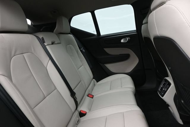 Used 2022 Volvo XC40 T4 Momentum FWD image 31