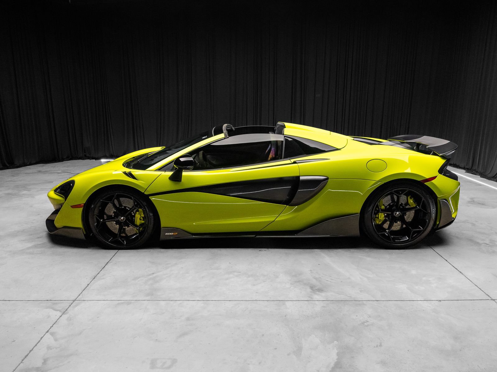 Used 2020 McLaren 600LT Spider RWD image 12